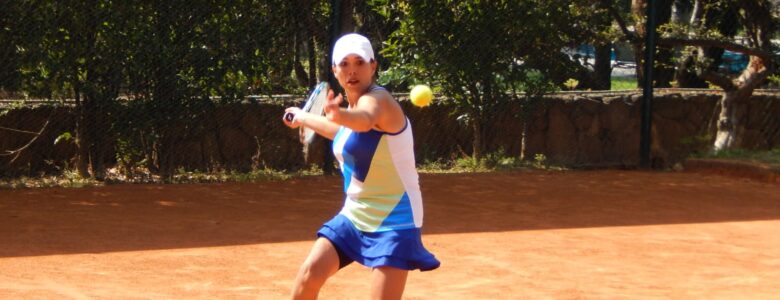 <strong></noscript>Lorna Torres y Pola Alfie, finalistas de 40 años en el Campeonato Internacional Masters Totalplay</strong>